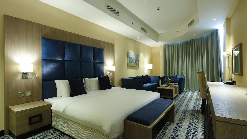 The Castle Premium Hotel Doha Extérieur photo