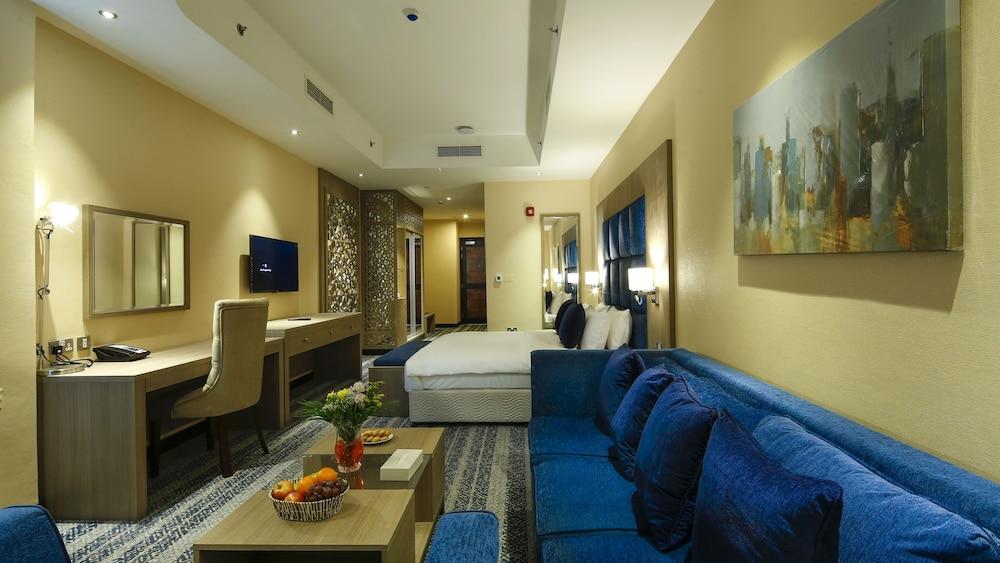 The Castle Premium Hotel Doha Extérieur photo