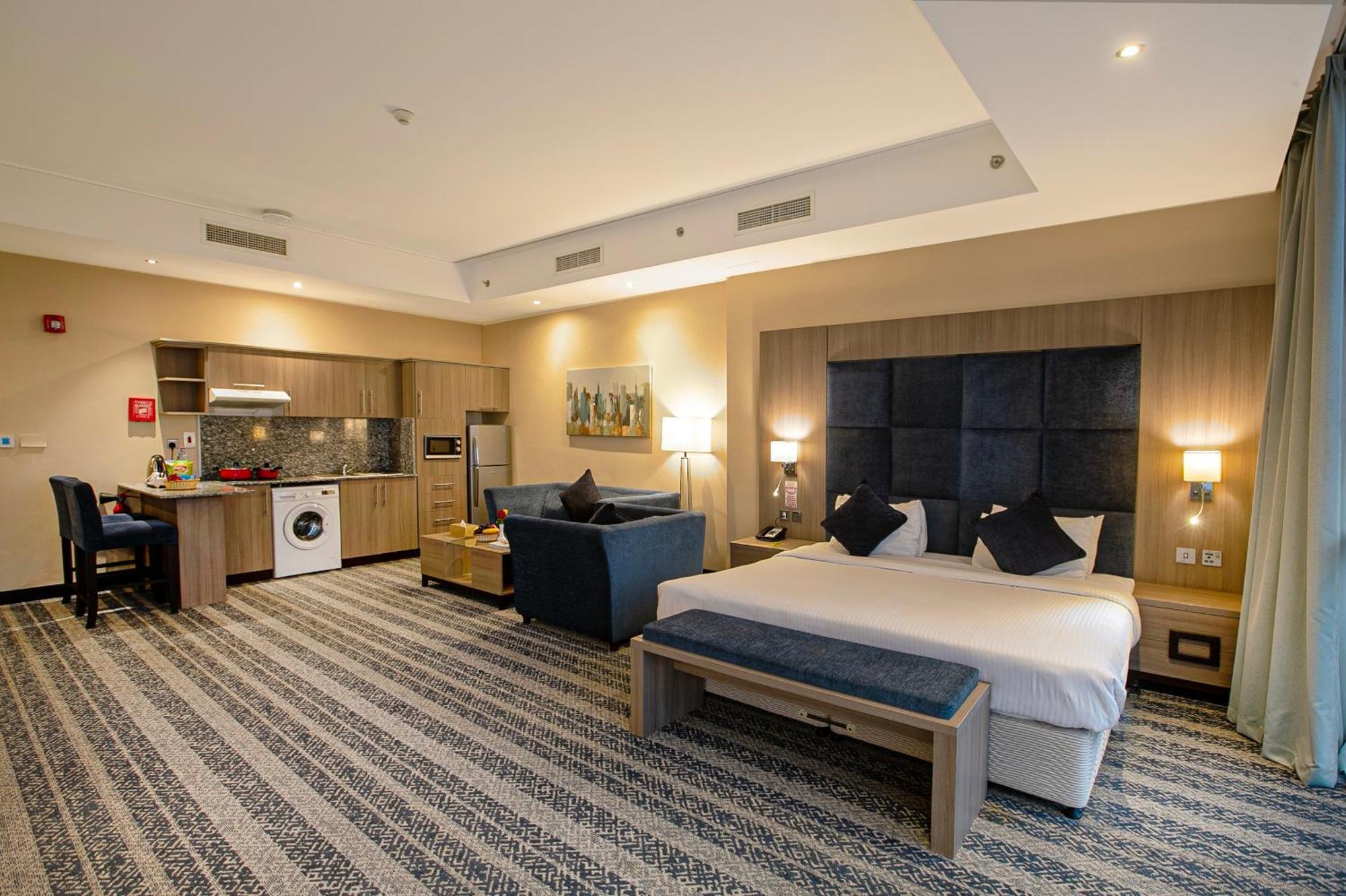 The Castle Premium Hotel Doha Extérieur photo