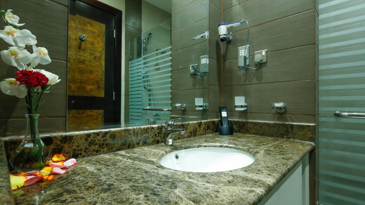 The Castle Premium Hotel Doha Extérieur photo