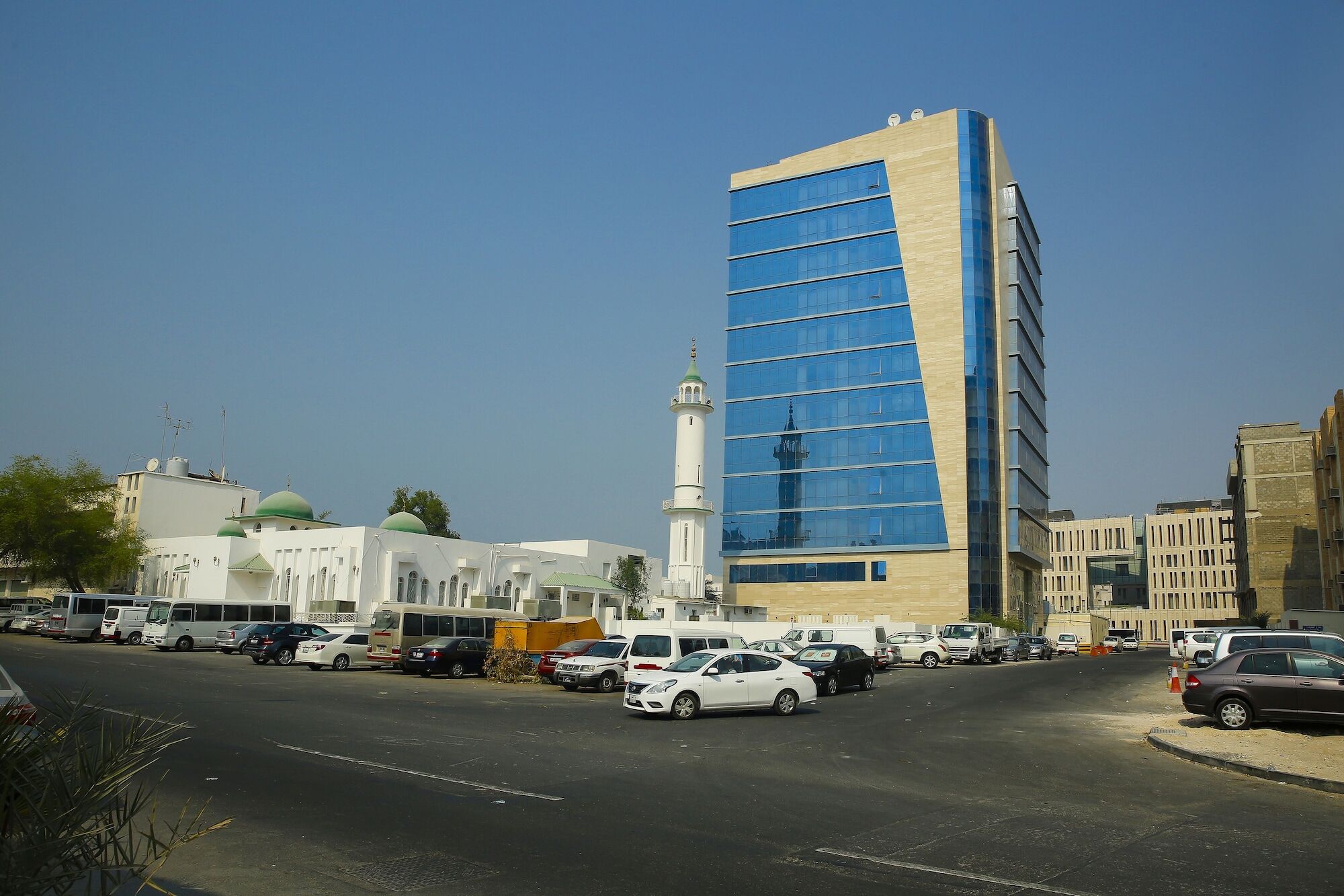 The Castle Premium Hotel Doha Extérieur photo